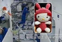 星辰下的誓言一位母亲的无心之举与太空梦想的交织 星辰下的誓言一位母亲的无心之举与太空梦想的交织